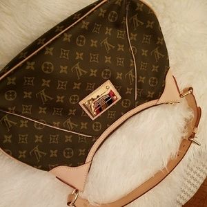Louis Vuitton Monogram Thames PM